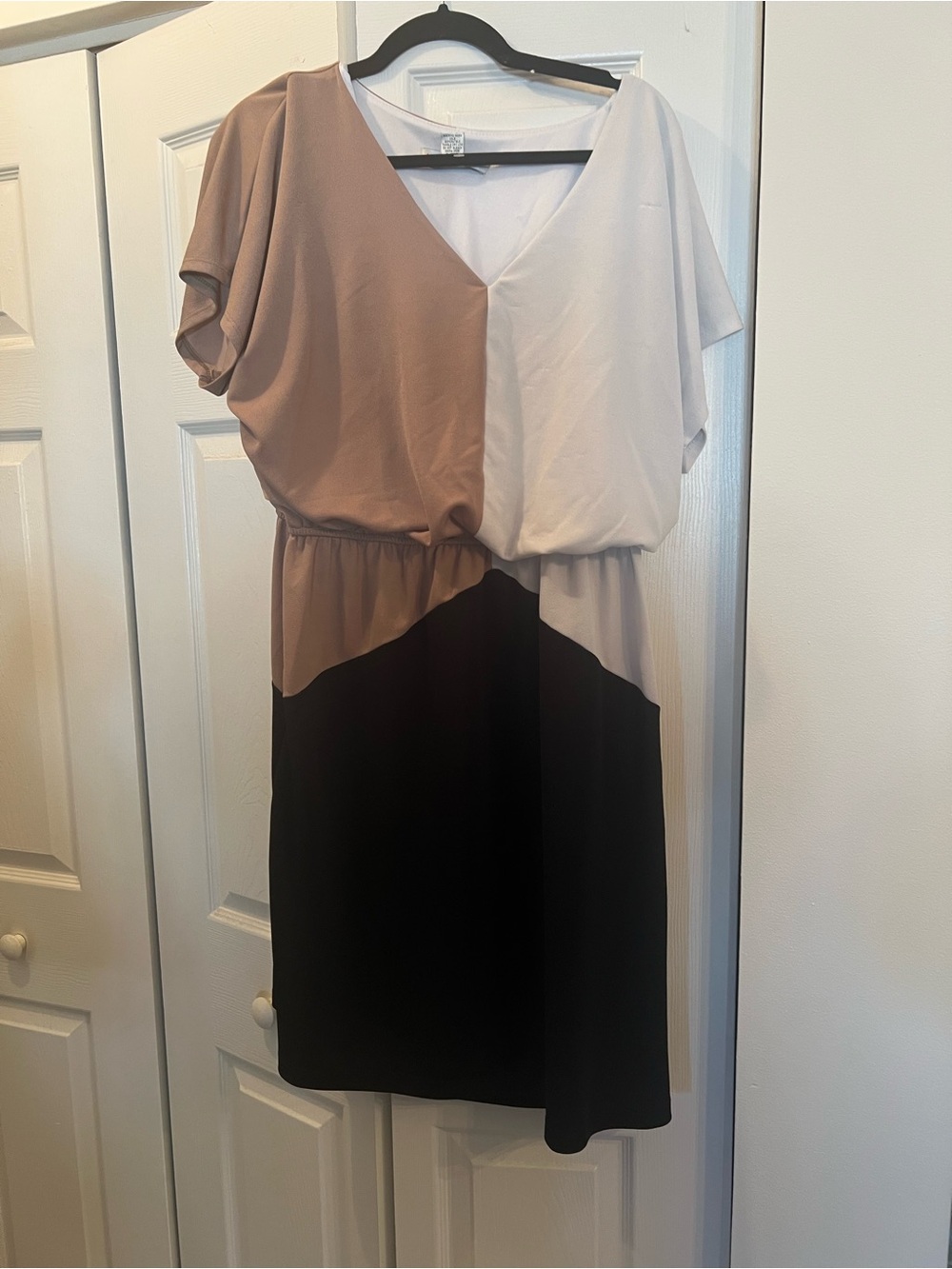 Aa Studio Colorblock V-Neck Midi Dress in White, Tan & Black